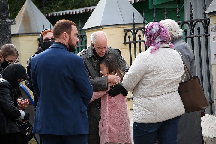 Сердце разрывается: внучка Владимира Конкина живет у дяди и плачет по умершей маме