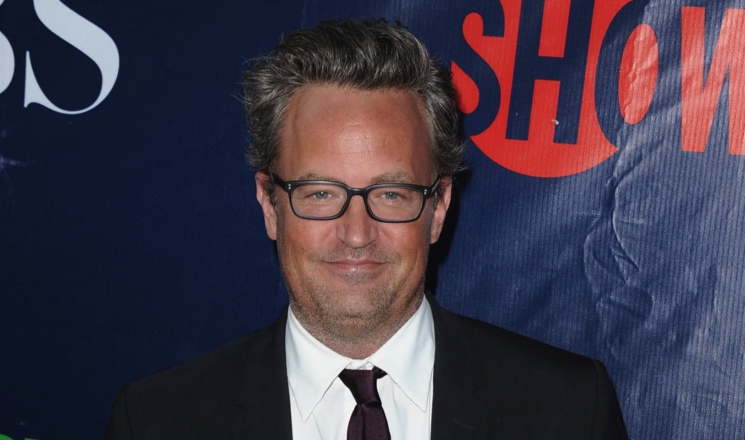 Звезда сериала «Друзья» Мэттью Перри наконец сделал предложение возлюбленной