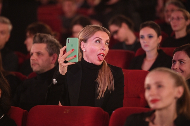 «Опять оголилась»: Светлана Бондарчук взбесила народ своим видом