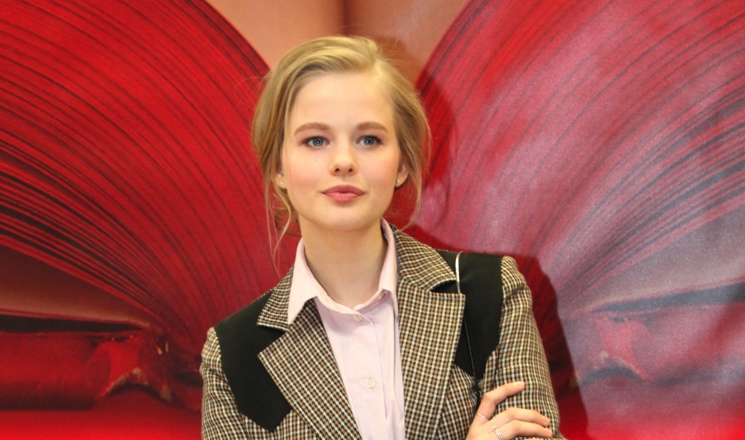 Весила 76 кг, развелась с мужем, тайно родила сына: как Александра Бортич из официантки стала актрисой