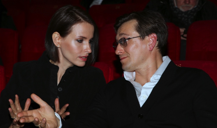 «Ничего себе! Станет отцом в пятый раз»: Сергей Безруков показал беременную жену Анну Матисон