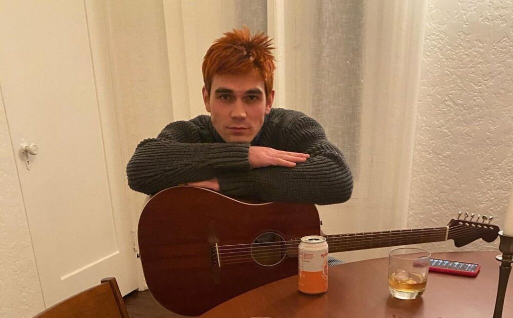 Звезда «Ривердейла» Кей Джей Апа скоро станет отцом