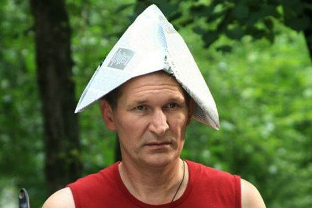 Заметно похорошевший Федор Добронравов гуляет по Грузии и фотографируется с поклонниками