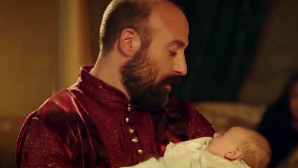 Звезда «Великолепного века » стал отцом в третий раз