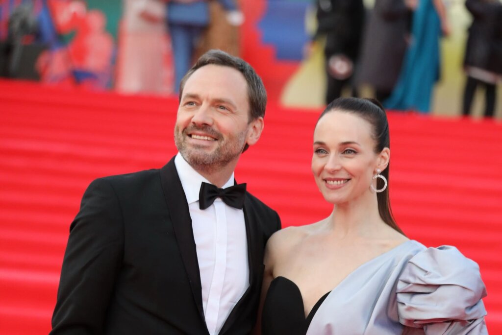 Новости шоу-бизнеса: смертельная болезнь Елены Ксенофонтовой, беда Ренаты Литвиновой и правда о муже Анны Снаткиной