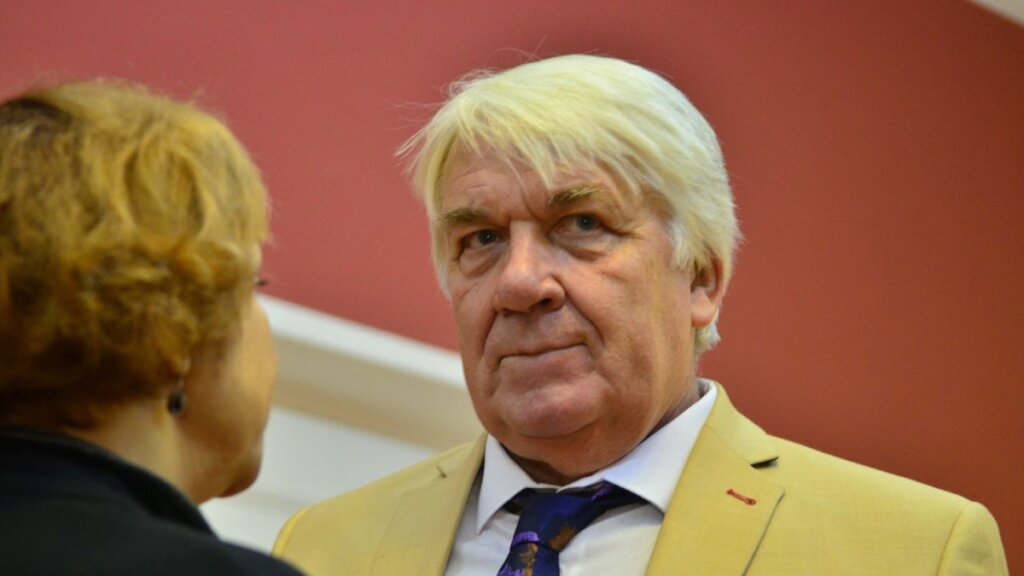 Породнился с Яном Арлазоровым, почти 50 лет женат на актрисе Наталье Санько: как живет Юрий Шлыков