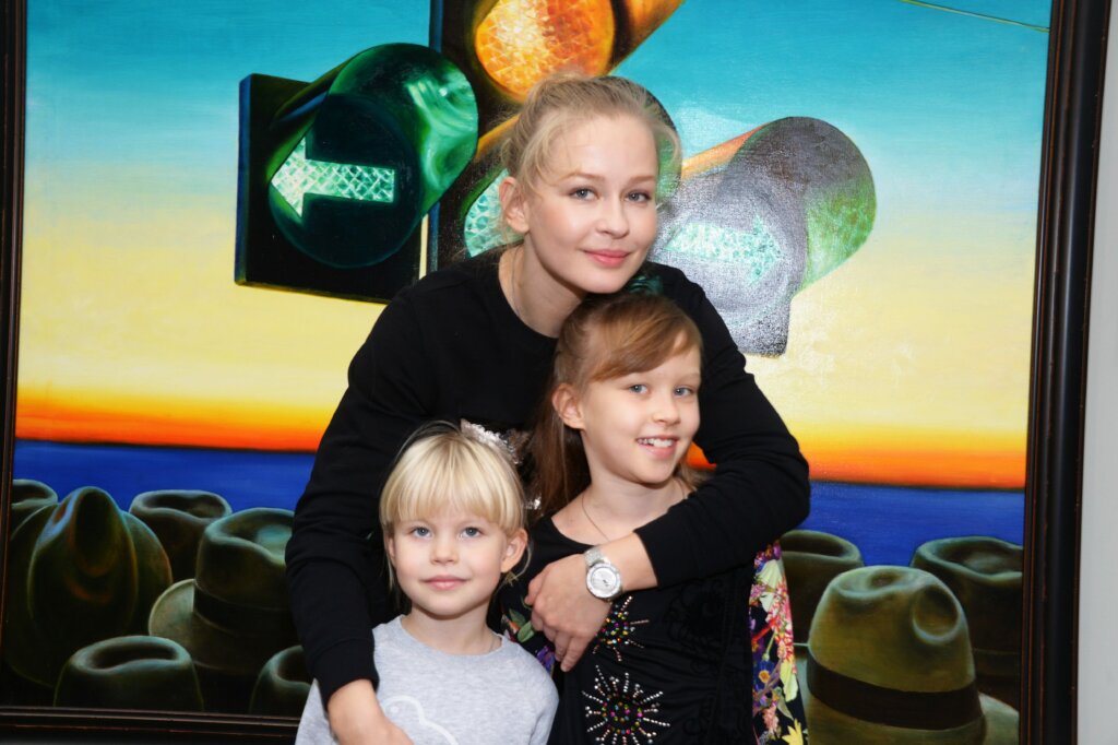 Завистники довели до слез дочь Юлии Пересильд