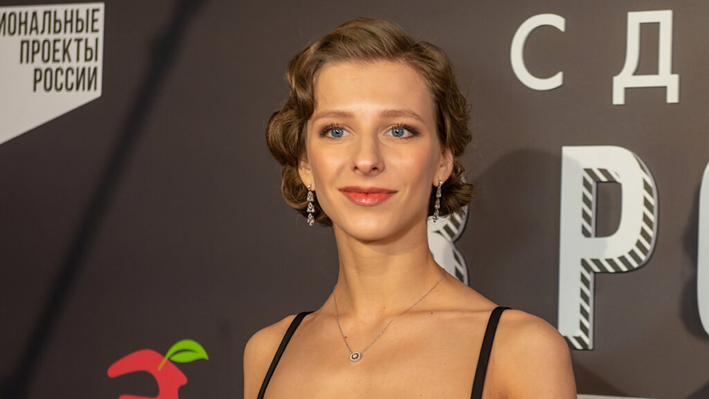 Звезда «Папиных дочек» Лиза Арзамасова удивила своей худобой