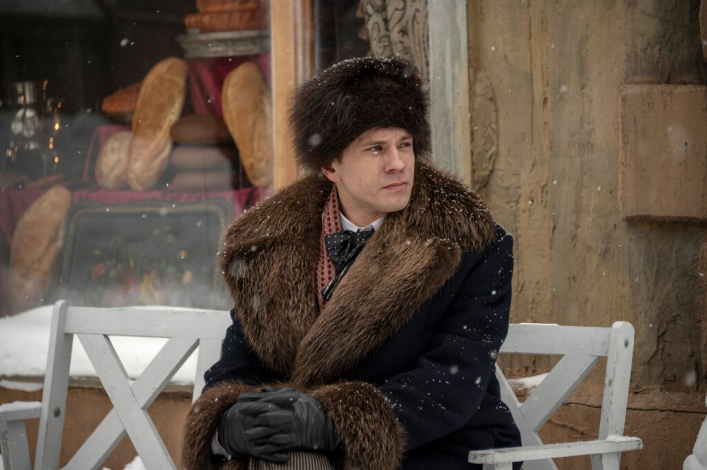 Секреты сериала «Шаляпин»: У Александра Горбатова была вставная челюсть, а Юлию Снигирь гримировали по два часа
