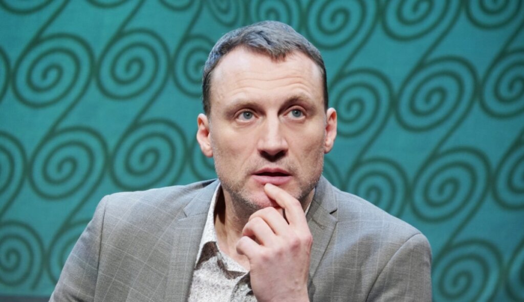 Россияне врезали сбежавшему в Израиль Анатолию Белому за подлый донос на актеров Ленкома