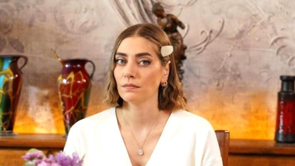 Асуман — несчастная вдова или же темный кардинал особняка в «Зимородке»