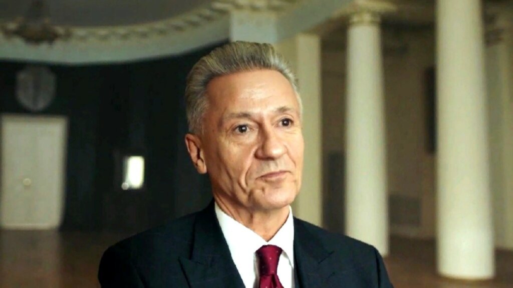 63-летний Олег Меньшиков с молодой женой появился на публике: россияне ахнули