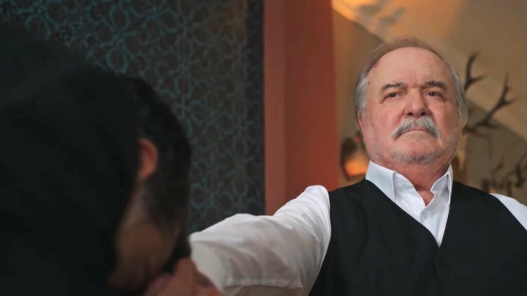 Третий тизер к 30 серии 2 сезона «Зимородка»: Казым целует руку Халиса, а Ферит находит Сейран