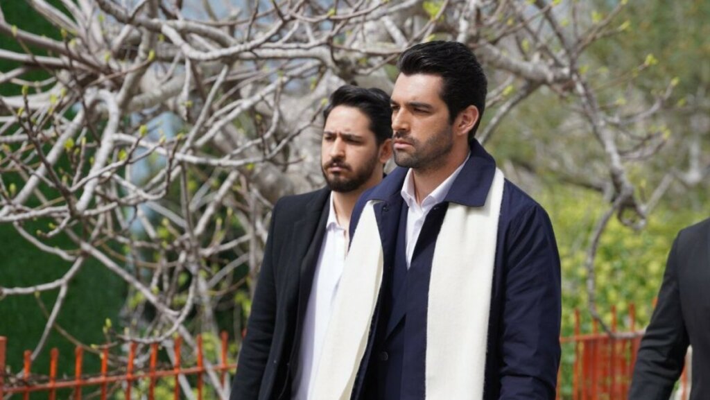 Тайяр — отец Акына возвращается к Мезиде: Новые спойлеры заключительных серий сериала «Зимородок»