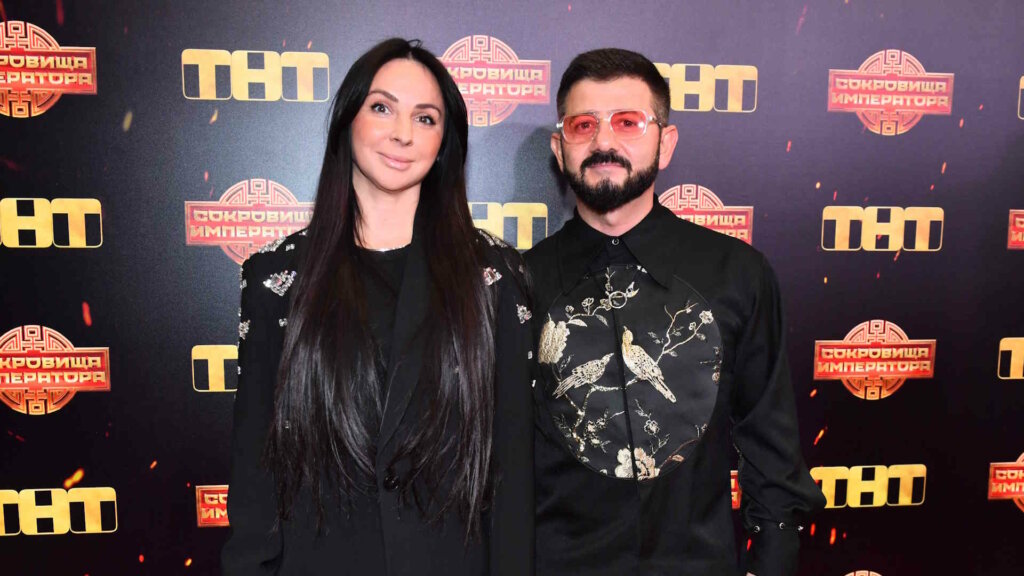 Изменившийся до неузнаваемости Михаил Галустян оставил жену и улетел из России