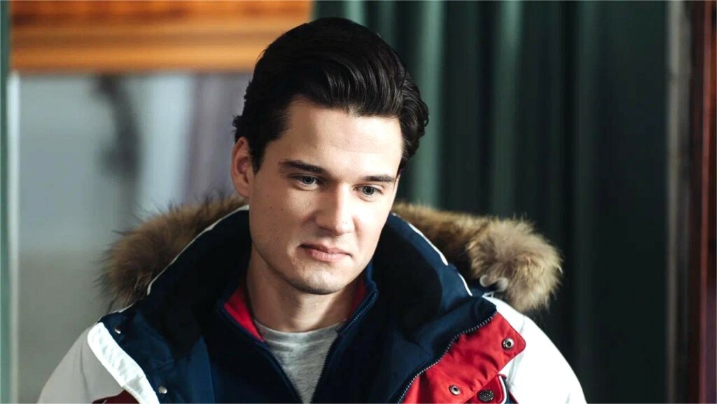 «Полюбил хоккей благодаря «Молодежке» и до сих пор не женат»: актер Иван Жвакин рассказал о новом сезоне и его ожидании