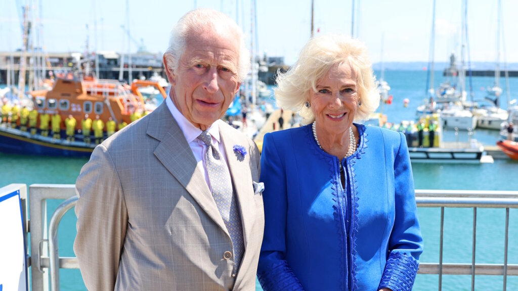 В Букингемском дворце снова плохие новости: у королевы Камиллы инфекция грудной клетки