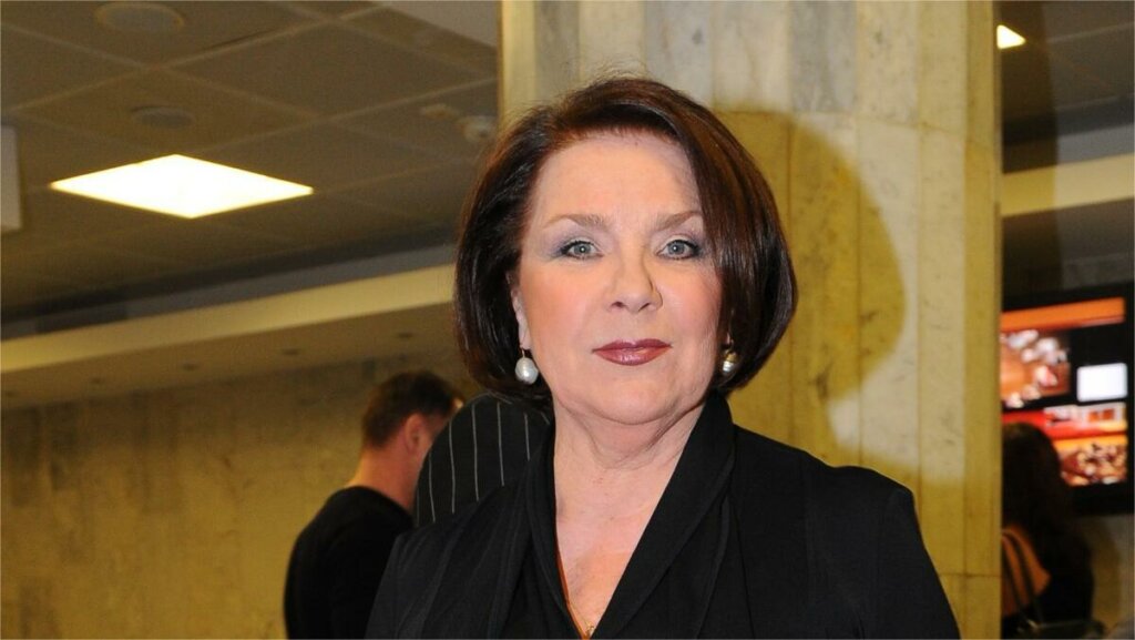 «Два онкологических заболевания и болезнь Паркинсона»: у Ларисы Голубкиной вылезли все волосы