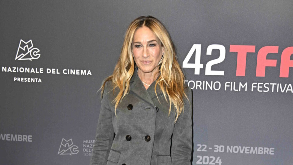 Сара Джессика Паркер вышла в свет со своими дочками-двойняшками