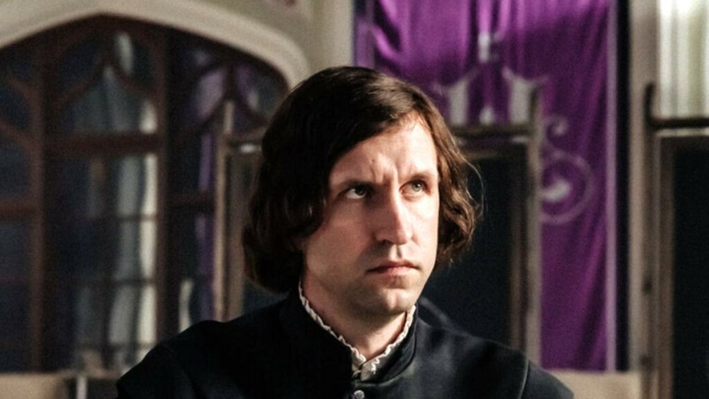 Младший из актерской четы: 7 удивительных ролей Ивана Добронравова