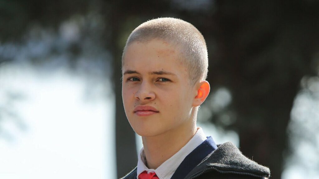 Звезду «Слова пацана» заметили на свидании с 15-летней певицей