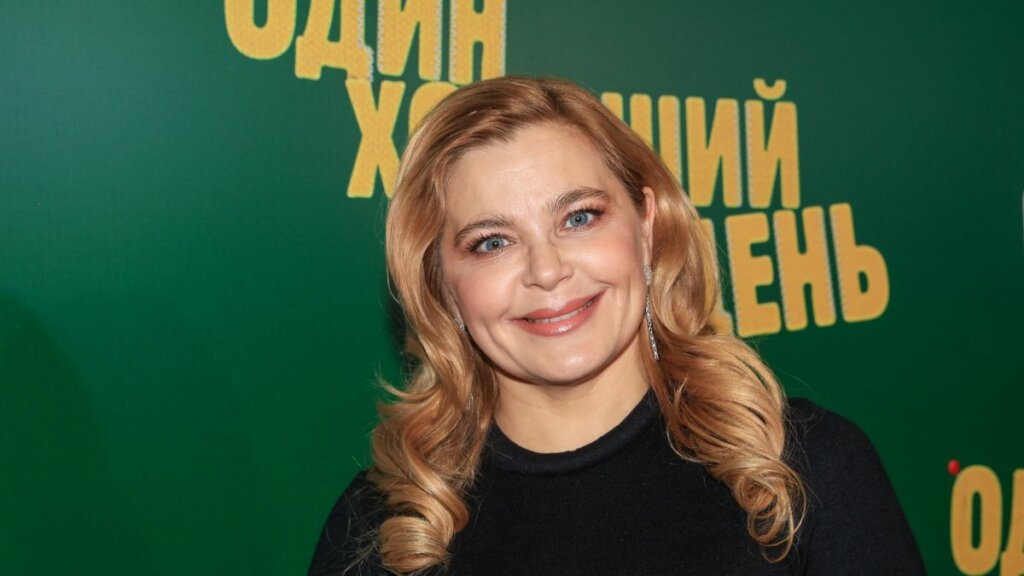 47-летняя Ирина Пегова впервые опубликовала фото с молодым звездным возлюбленным