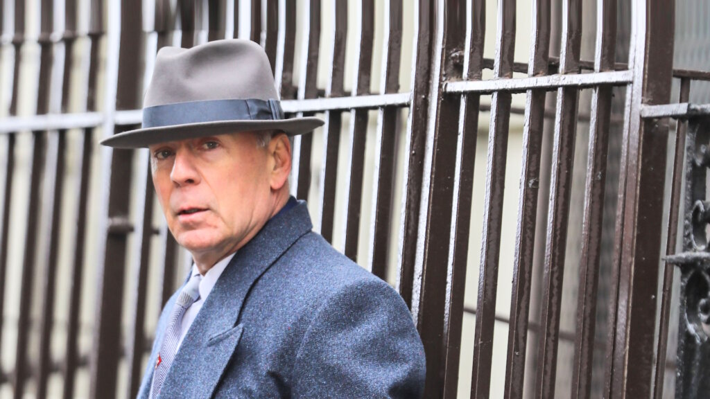 Страдающий деменцией Брюс Уиллис забыл, что снимался в кино