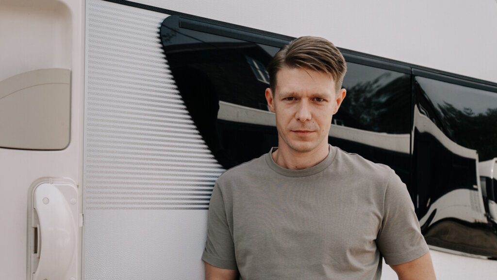 Сын Михаила Ефремова показал новую возлюбленную: младше на 11 лет