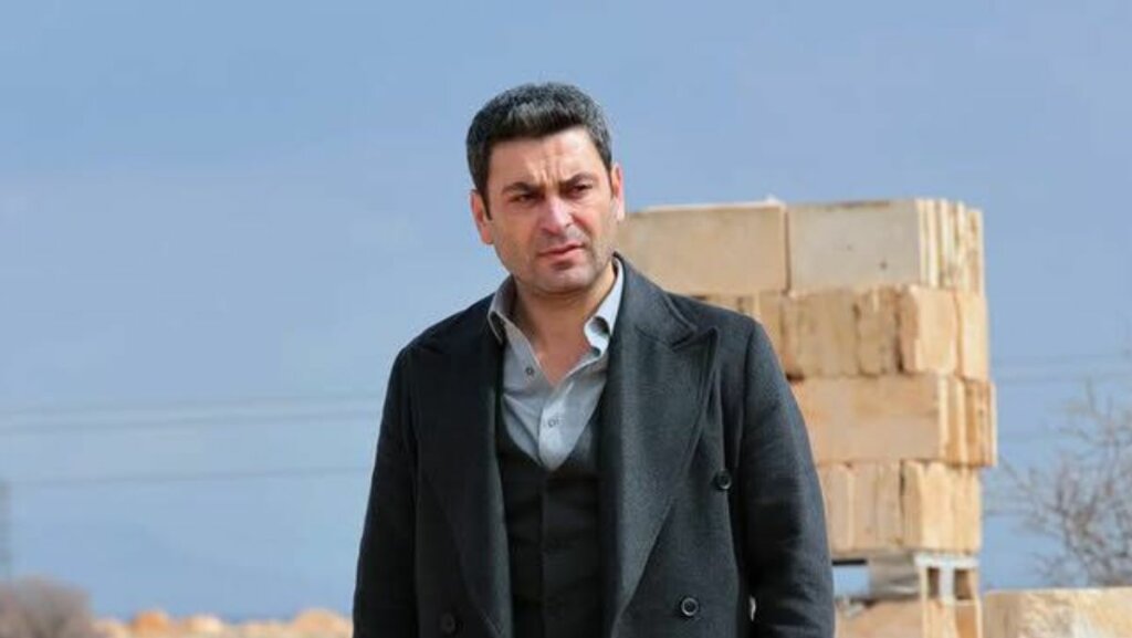 Слишком скучно: Описание 52 серии турецкого сериала «Далекий город»