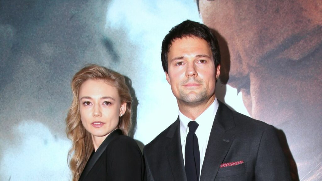 Влюбленный Данила Козловский публично обратился к Акиньшиной в особый день