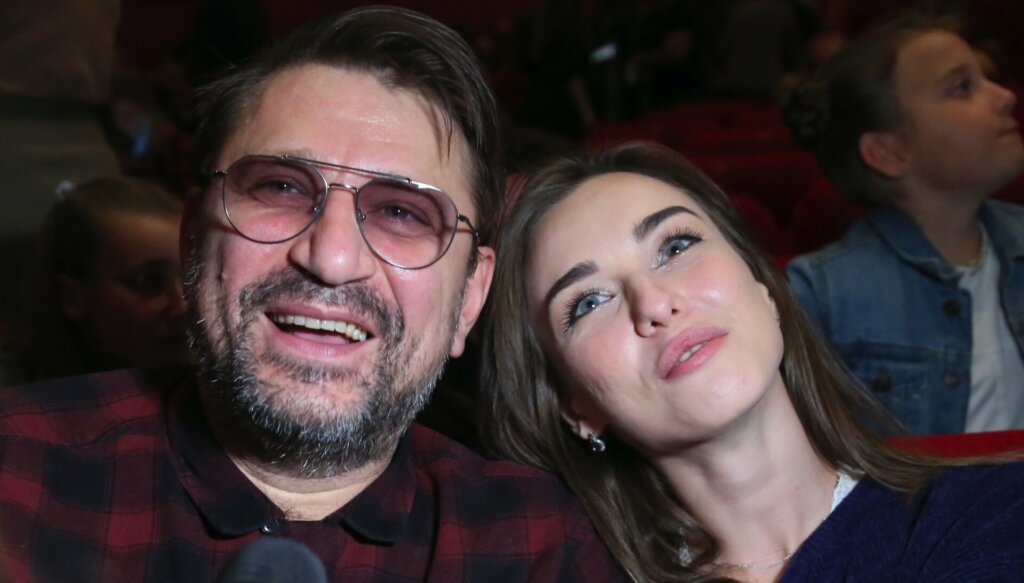 51-летний Виктор Логинов развелся с четвертой женой ради 24-летней любовницы