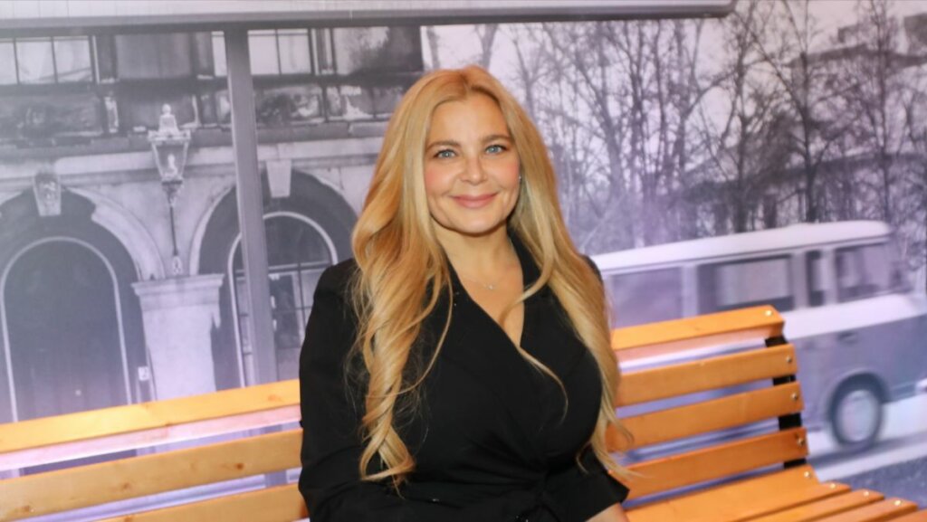 Счастливая Ирина Пегова отпраздновала 48-летие с молодым возлюбленным в Вологде