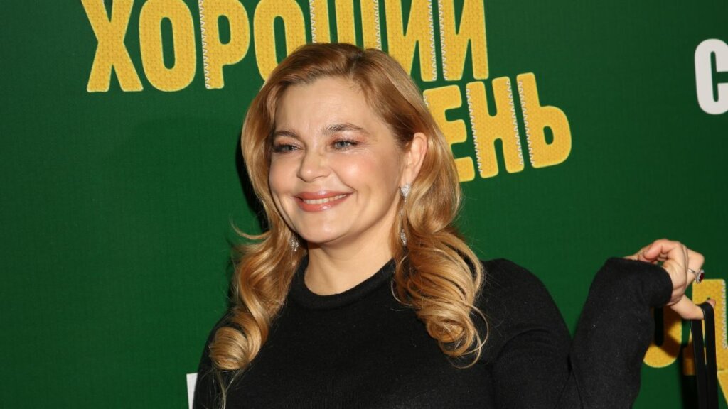 Роскошная Ирина Пегова снялась одна в купальнике на курорте