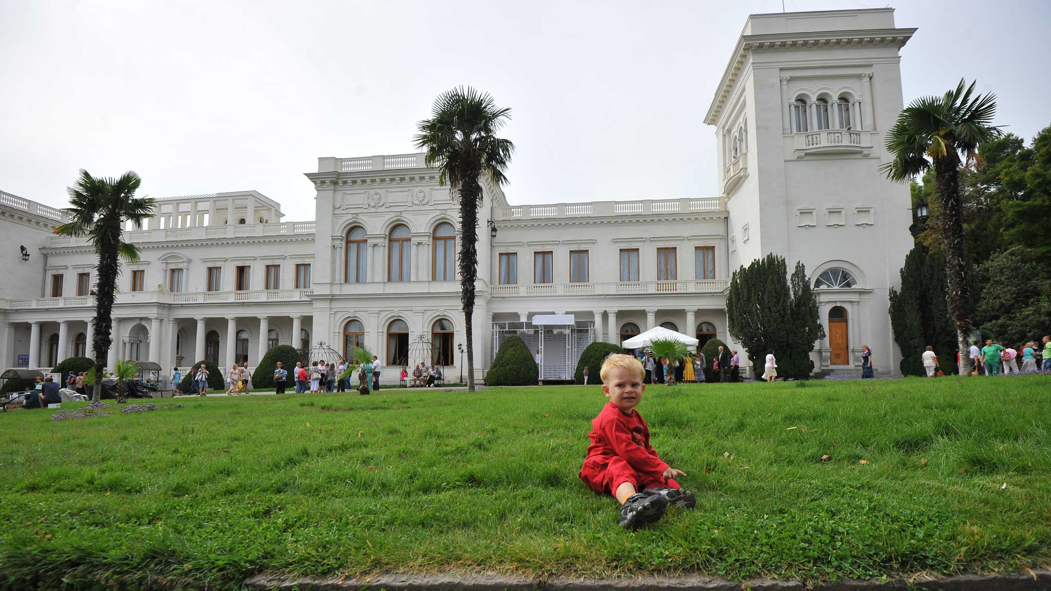 Ливадийский дворец и ребенок