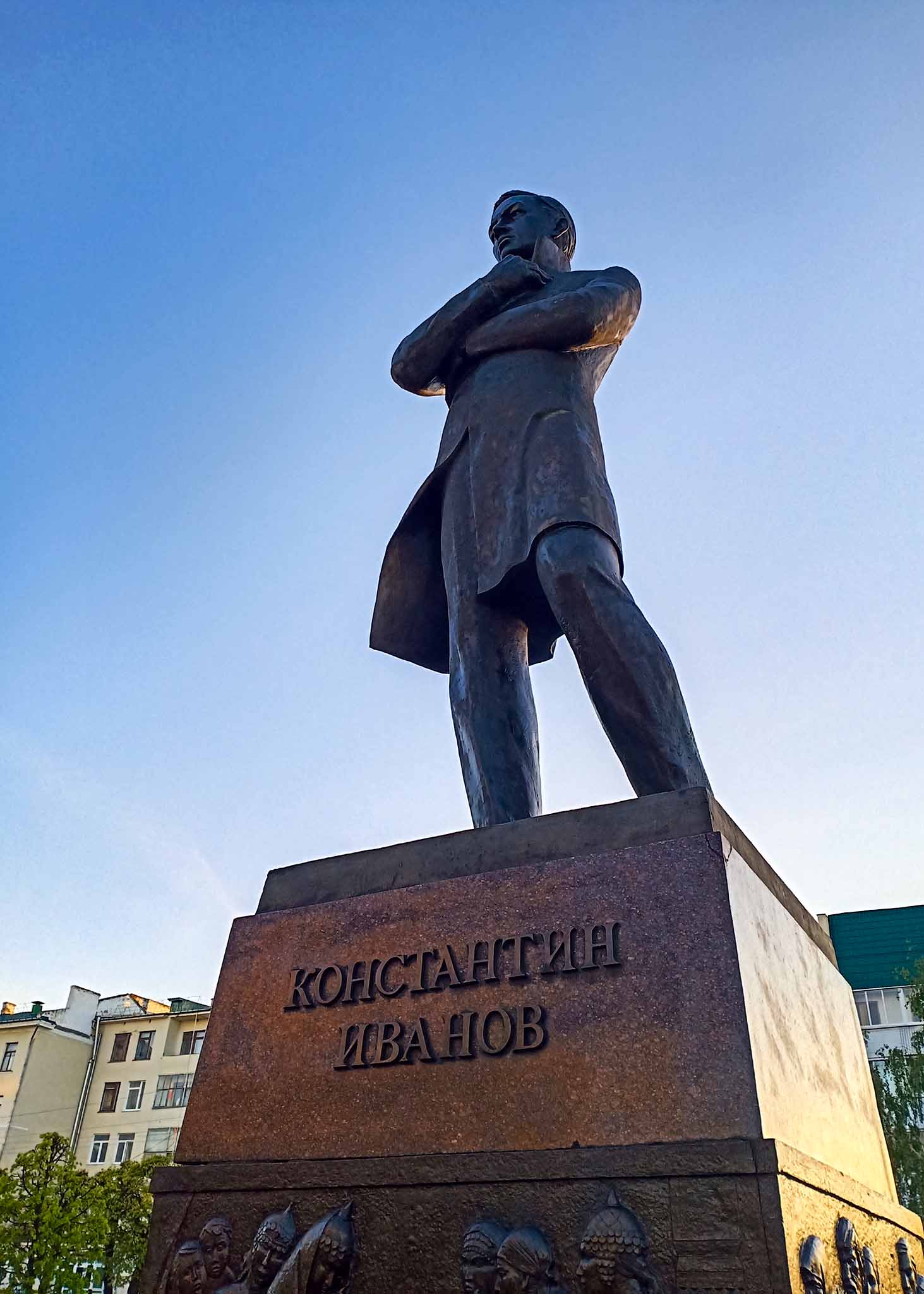 Памятник поэту и классику чувашской литературы Константину Иванову