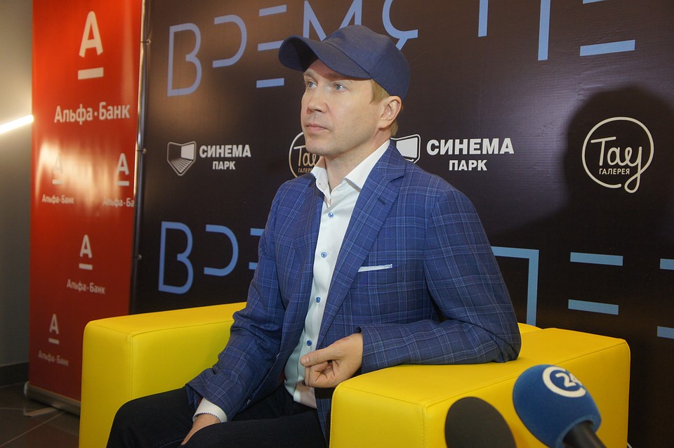 Евгений Миронов приехал в Саратов на премьерный показ'Время первых