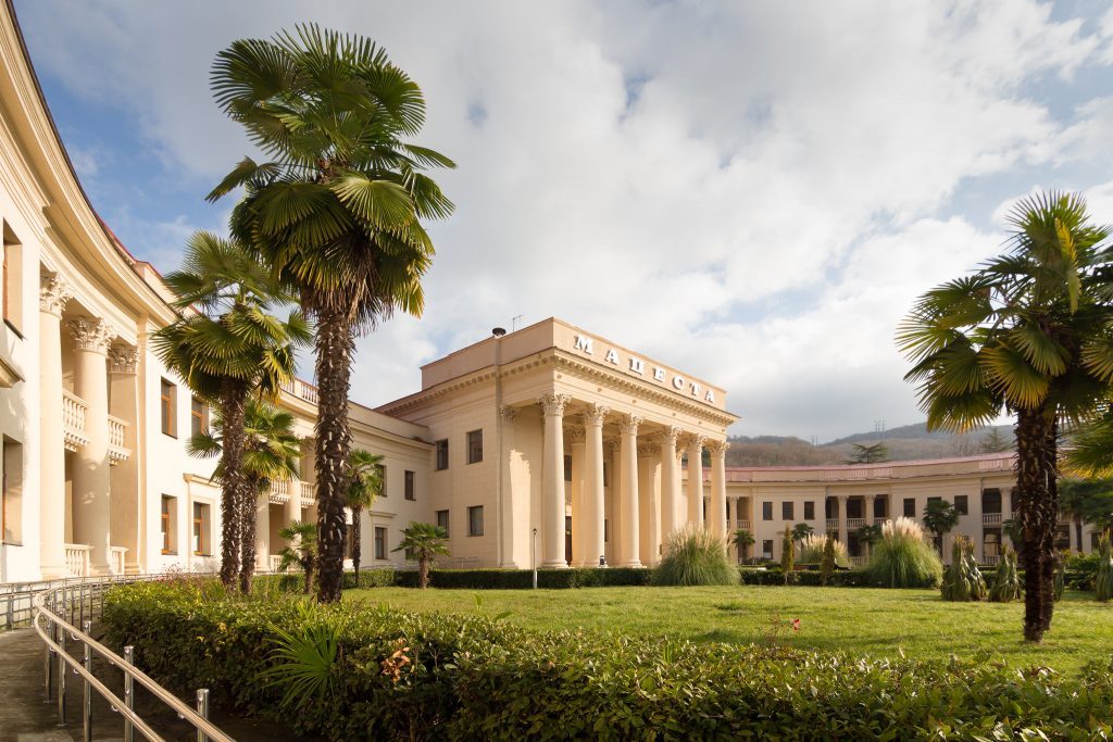 Уникальное сочетание рельефа, климата, природных источников делают Краснодарский край идеальным для восстановления и лечения. Фото: Бальнеологический курорт Мацеста