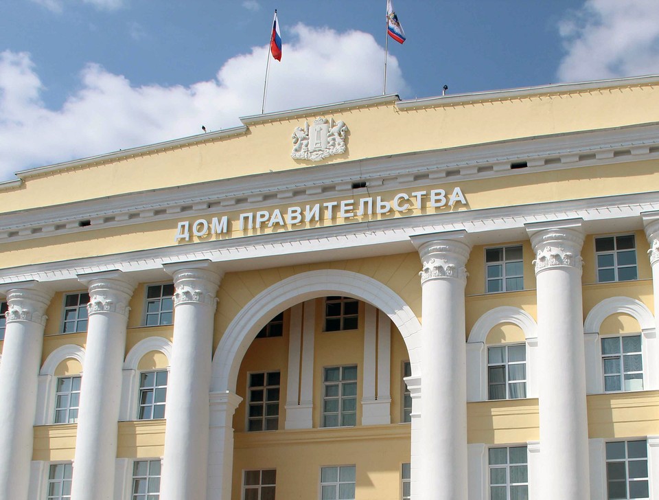 «Комсомолка» изучила декларации и выяснила, кто самый богатый в нашем правительстве, а у кого не очень высокие зарплаты по чиновничьим меркам.