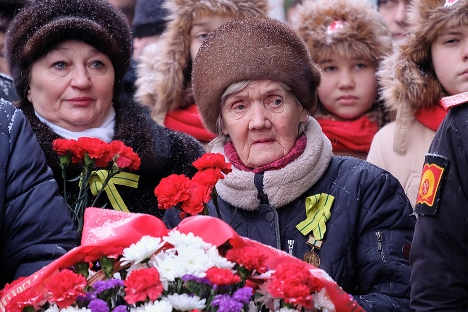 Ветераны блокадного ленинграда. Памятник ленинградцам блокадникам омск. Ветераны на 2023 год. Блокадный ленинград фотохроника голод. Общество блокадников санкт петербурга.