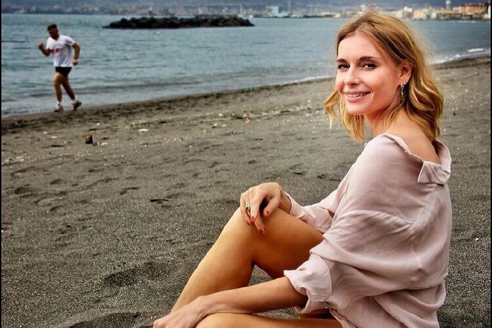 Для Толкалиной это первое замужество. До этого она более 10 лет жила с Егором Кончаловским