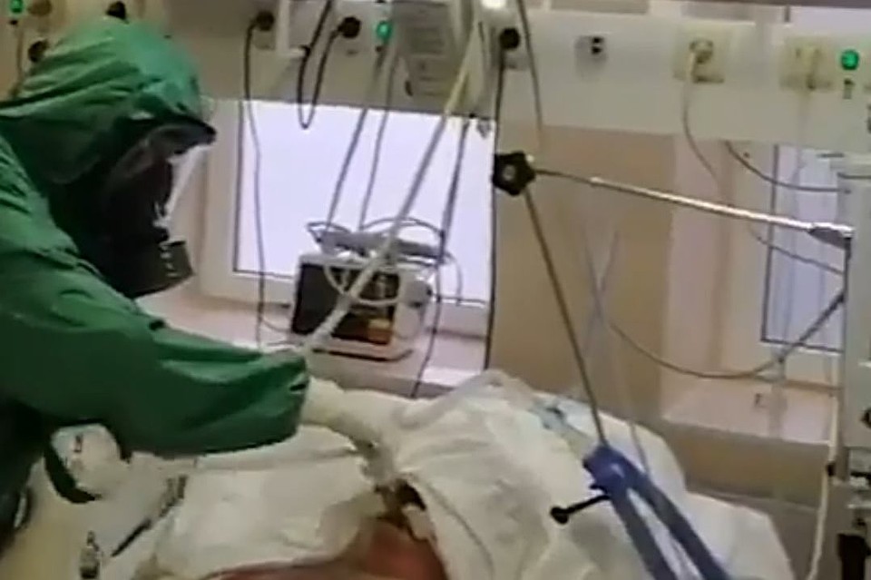 Если не хочешь оказаться на этой койке, оставайся дома!»: Врачи краснодарской «инфекционки» показали на видео больных коронавирусом