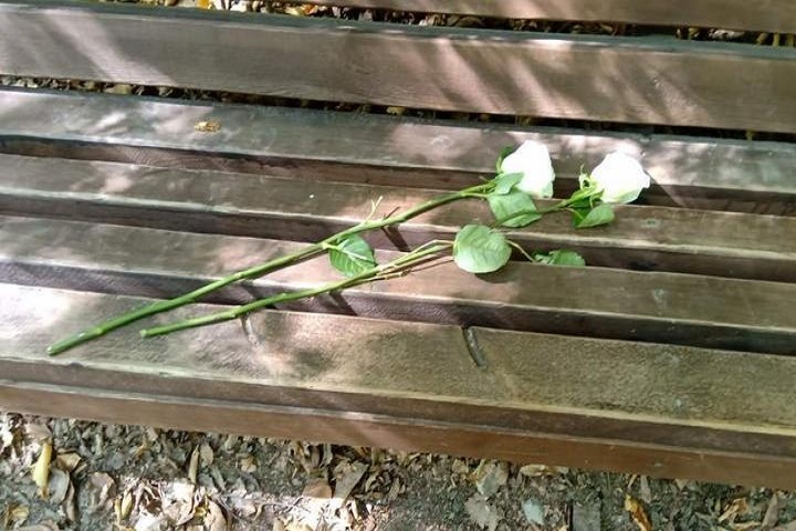 Сын погибшего, Дмитрий, возложил цветы в Крыму в память об отце