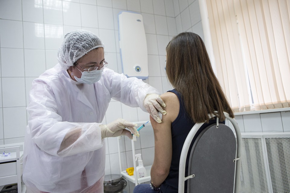 Россияне, получившие ранее плацебо, смогут вакцинироваться от коронавируса