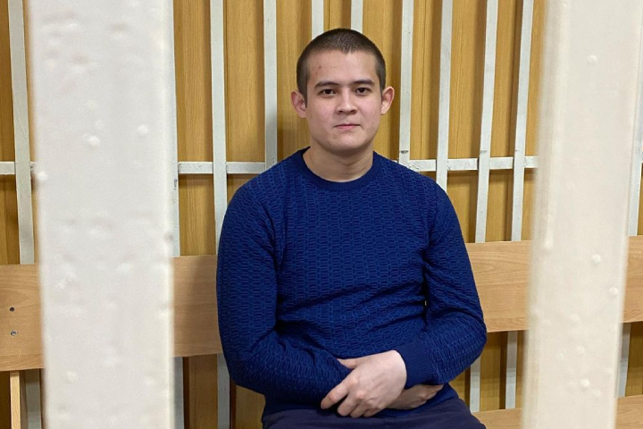 Осужденный за расстрел 8 сослуживцев солдат Рамиль Шамсутдинов выплатит семьям погибших 9,8 миллионов рублей. Фото: личная страница адвоката Руслана Нагиева в соцсети.