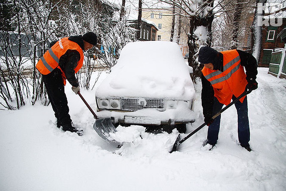 снег по второй этаж апатиты. снег 2 июня 2017 год боровичи. снег 2 устройство. снегопад в хороге. много снега.