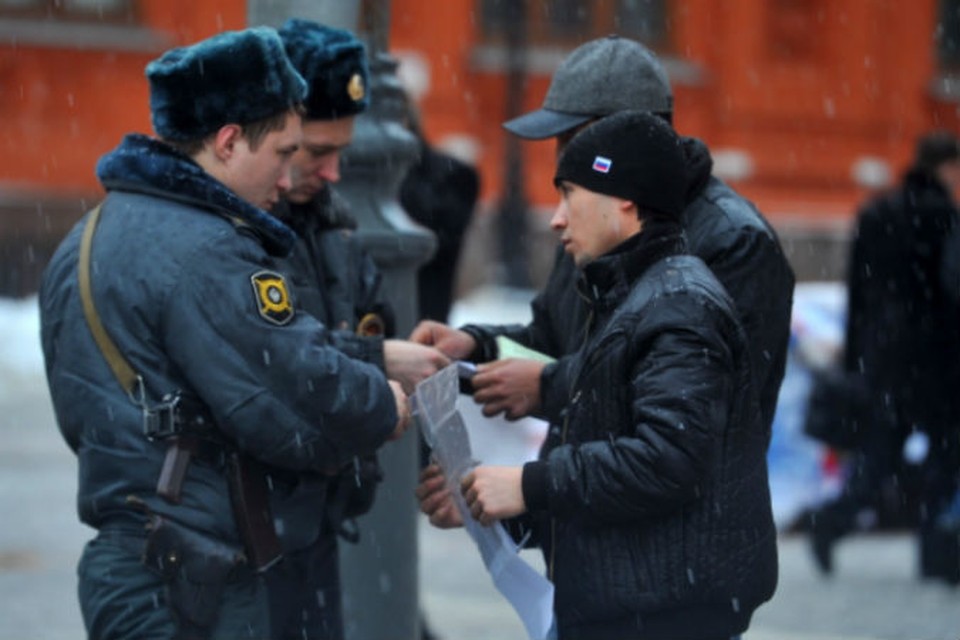 Упрощение получения гражданства в РФ - вопрос, по которому в российском обществе нет единого мнения.