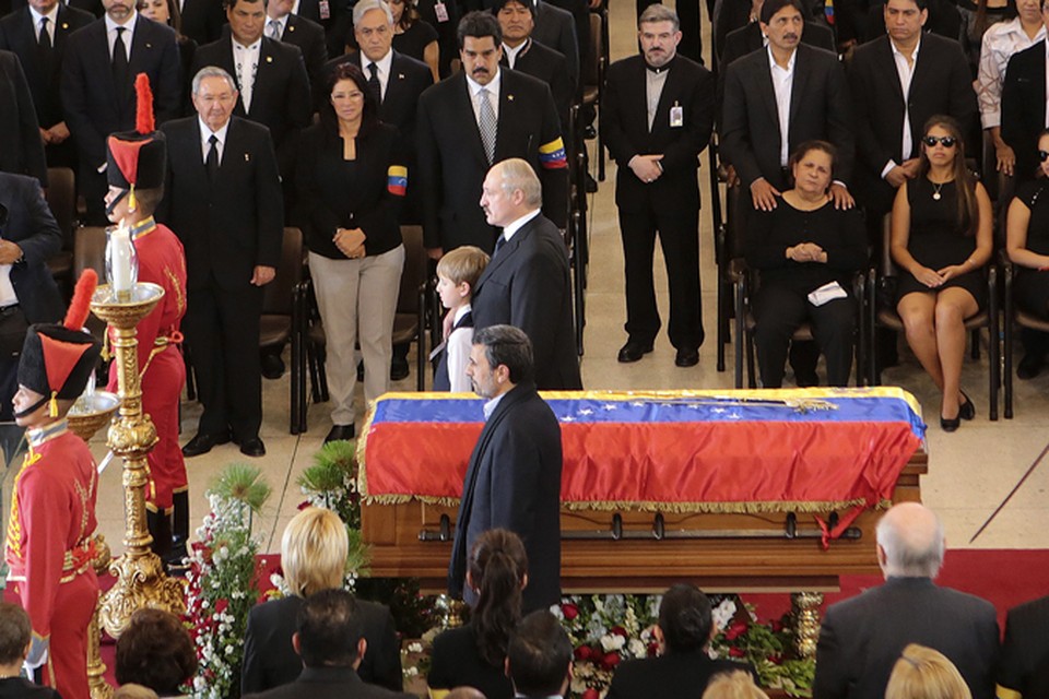 Лукашенко и его сын приехали попрощаться с Чавесом