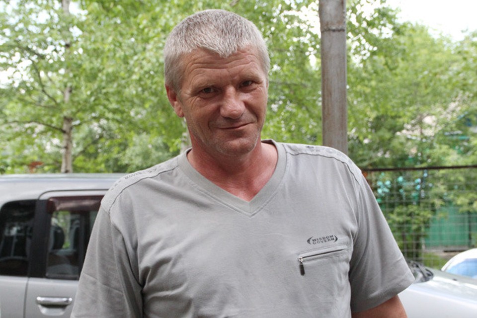 Сергей Казмирук с улыбкой рассказывает, как справился с вооруженным бандитом