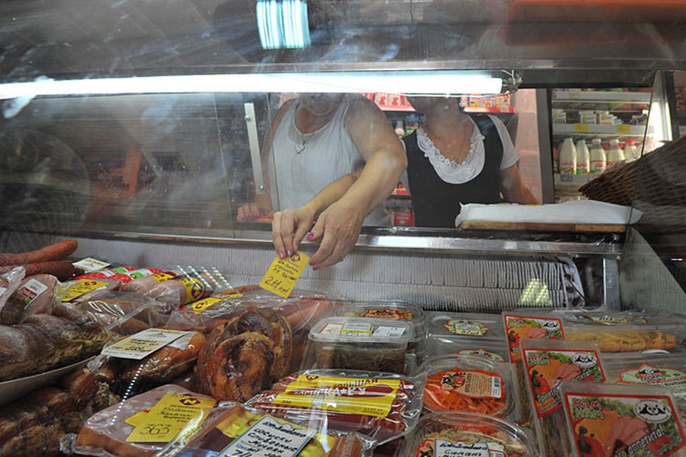 Также директор будет контролировать качество работы персонала магазина