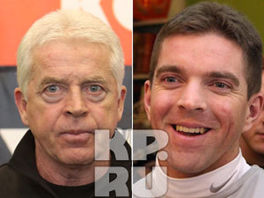 Женщина одевает на меня наручники у себя дома 3